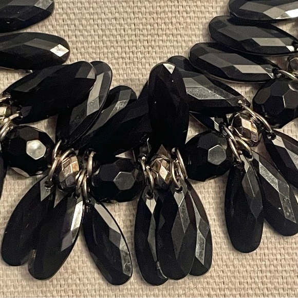 Vintage black faceted bead statement necklace - Picture 2 of 3